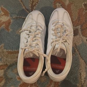Varsity Cheerleader II lightly used white cheer shoes size 6.5